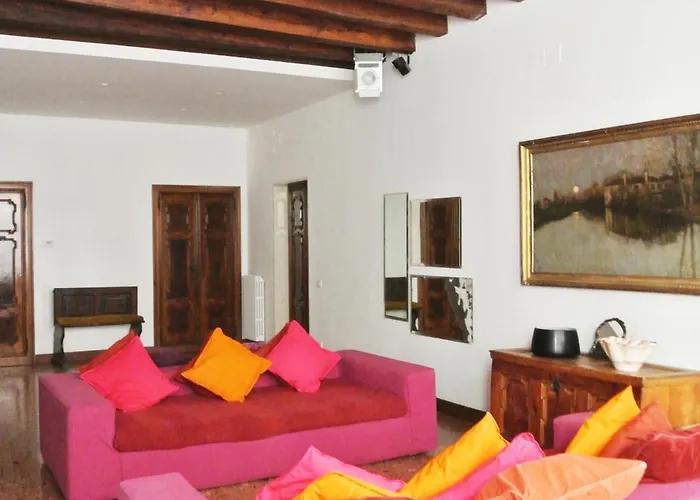 Uma Apartments